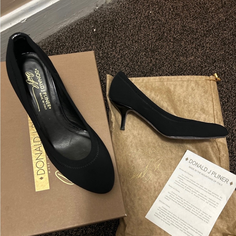 Donald Pliner size 7 kitten heels
